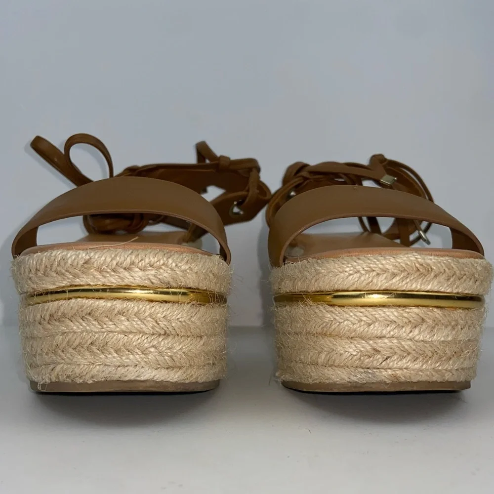 Platform Sandals Tan Leather Size 7.5 Gold accents 3 inches Bleecker & Bond